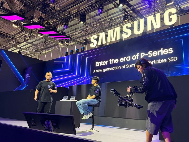Wojtek Rudko (Samsung) stellt die neue P-Serie der SSDs vor. (Bild: Vogell IT-Medien)