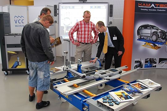 Der schwedische Spezialist Car-O-Liner präsentierte das Mess- und Richtsystem Quick. Es eignet sich nicht nur für Volvo und Saab, sondern hat 13.400 Fahrzeuge in der Datenbank. (Archiv: Vogel Business Media)