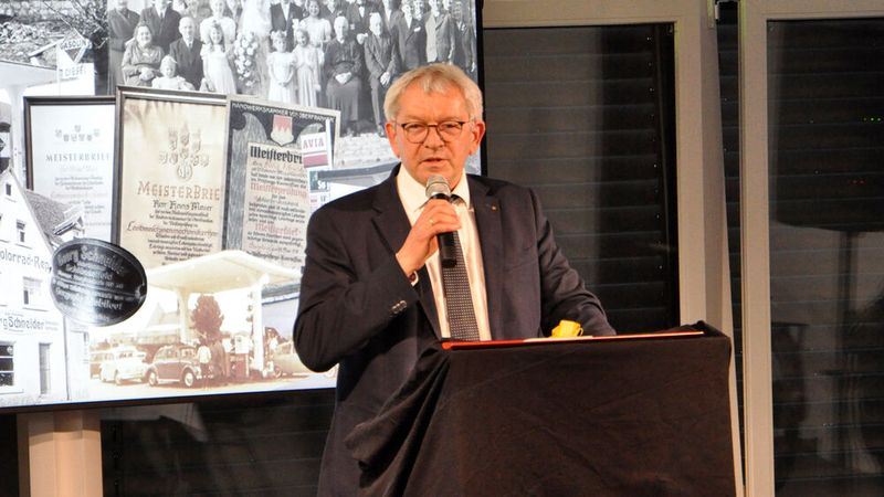 Grußworte gab es auch von Bambergs Landrat Johann Kalb ... (Bild: Wehner – VCG)