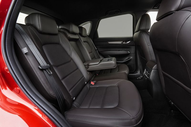 Im Fond bietet der CX-5 auch erwachsenen Fahrgästen ausreichend viel Entfaltungsspielraum. (Bild: Mazda)