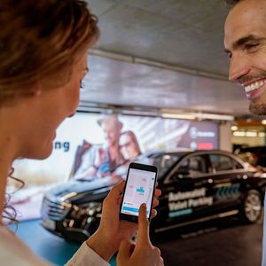 Einen Dienst für Smartphones, den Bosch anbietet, findet ohne langes suchen eine freie Ladesäule oder einen freien Parkplatz.