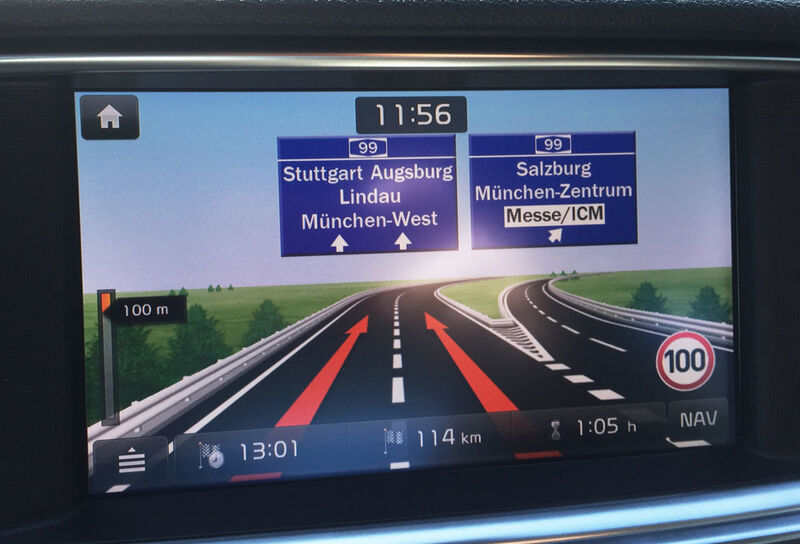 Das Navigationssystem des Kia Optima zeigt gut verständlich den richtigen Weg. (Dominik Faust)