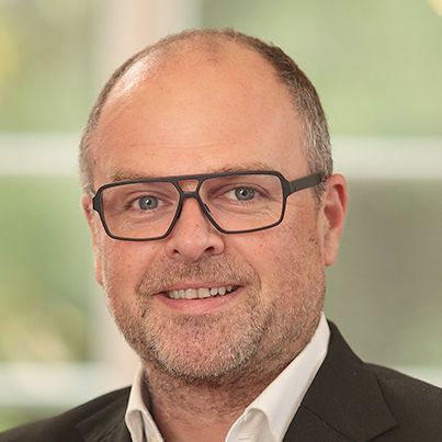 Thomas Rohrbach: „Erst eine durchgängig homogene IT-Infrastruktur von Administration über Fertigungsroboter bis hin zum Produkt ermöglicht wirtschaftliche Individualisierungsstrategien.“ (Staufen AG)