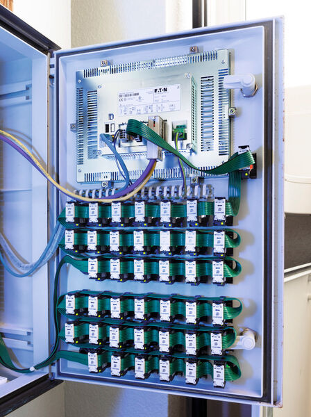 Über die Scheideanstalt verteilt kommen für verschiedenste Prozesse Touchpanel-Steuerungen (HMI/PLC) zum Einsatz, die mit rund 300 Komponenten über SmartWire-DT kommunizieren. (Eaton)