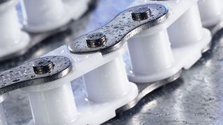 Die PC-Ketten von Tsubaki, die von der Industrievertretung Hadi angeboten werden, sind eine wirtschaftliche Alternative zu Volledelstahlketten. Bild: Hadi (Archiv: Vogel Business Media)