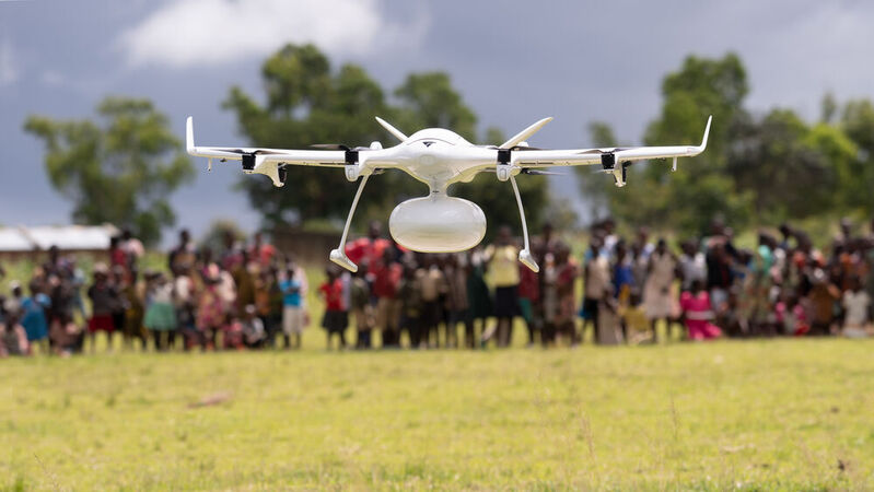 40 Millionen Euro macht die EIB für die Expansionspläne des Drohnenpioniers Wingcopter locker. Mit den Mittelzusagen können die Hessen ihr Vorzeigemodell Wingcopter 198 weiterentwickeln (hier bei einem Einsatz in Malawi).