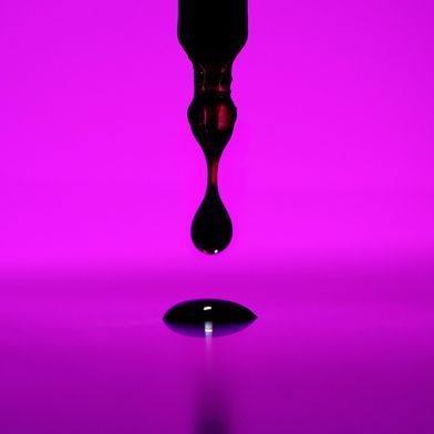 Evonik is developing catalysts and adsorbents for the purification of pyrolysis oil to enable its use as a raw material in petrochemical processes. (Image: Evonik Industries AG)