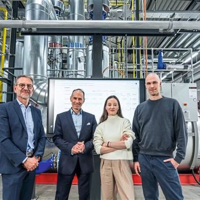 Das Bild zeigt KSB-CTO Dr. Stephan Bross, KSB-CEO Dr. Stephan Timmermann, ai-omatic-CEO Lena Weirauch und ai-omatic-CTO Björn Schulz (v.l.).  (Bild: KSB SE & Co. KGaA)