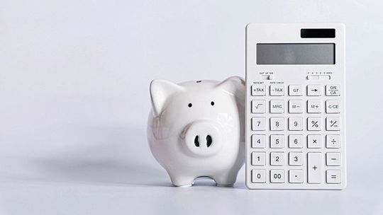 Mitarbeiter kennen die Prozesse im Unternehmen am besten. Entsprechend haben sie auch häufig gute Ideen, wie und wo sich Geld einsparen lässt.(Bild:  © SB - stock.adobe.com)