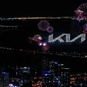 303 Pyro-Drohnen zündeten Hunderte von Feuerwerkskörpern.(Bild:  Kia)