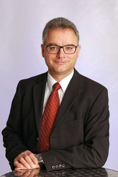 Vertriebsleiter für Kunststoffe: Seit 1. Juli 2018 ist Diethard Cascorbi neuer Vertriebsleiter beim Spezialisten für Hightech-Kunststoffe Handtmann Elteka. Der 51-Jährige verantwortet ab sofort den Gesamtvertrieb des technischen Kunststoffs Lauramid. Zudem ist er zukünftig für die Zusammenarbeit mit den Vertriebspartnern im In- und Ausland verantwortlich. In den vergangenen Jahren war Cascorbi im technischen Vertrieb im Werkstoffbereich tätig.  (Handtmann Elteka GmbH & Co. KG)
