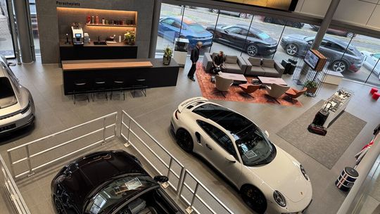 Das Porsche-Zentrum Lübeck hat sein Gebrauchtwagengeschäft im vergangenen Jahr komplett neu aufgestellt – mit beachtlichen Ergebnissen.(Bild:  Achter - VCG)