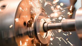 Es knirscht und funkt in Deutschlands verarbeitender Industrie – und zwar schlimmer, als es die Experten vermutet haben. Hier die Details ... (Bild: Fotolia RAW - stock.adobe.com)