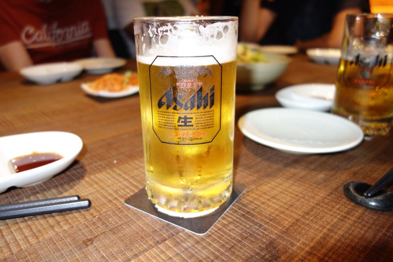 Dry Asari: sieht nach Bier aus und schmeckte auch so. (Bild: IT-BUSINESS)