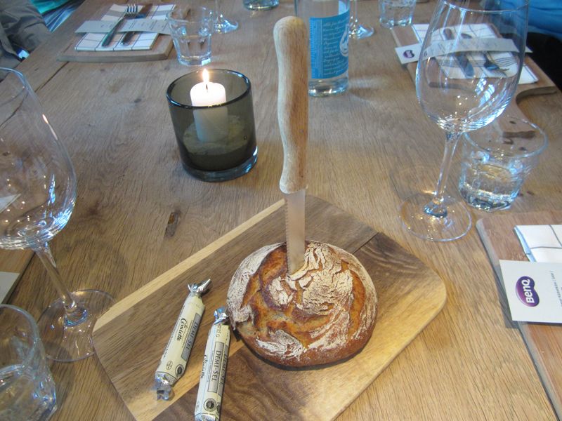 Selbstgebackenes Inselbrot mit gesalzener Butter - das ist der Hit des Abends (IT-BUSINESS)
