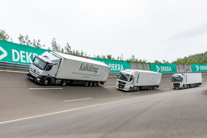 Daneben lassen sich im Dekra Technology Center Fahrdynamiktests mit allen Fahrzeugklassen durchführen. (Bild: Karl-Heinz Augustin/Dekra)