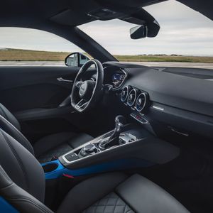(Audi)