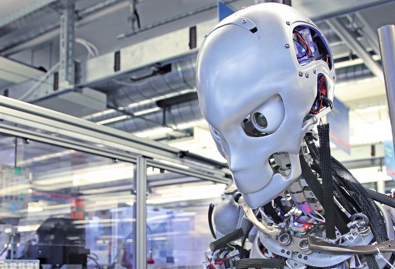 Kenshiro, der sehnengesteuerte humanoide Roboter ahmt menschliche Bewegungen besonders lebensecht nach. (Bild: maxon)