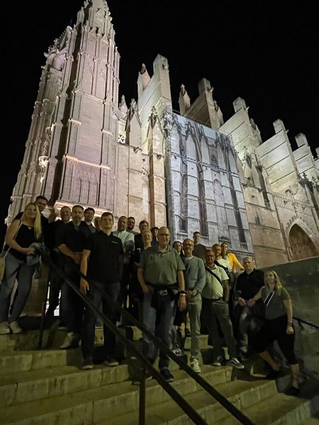 Abendlicher Ausflug zur Kathedrale von Palma (Bild: Synaxon)