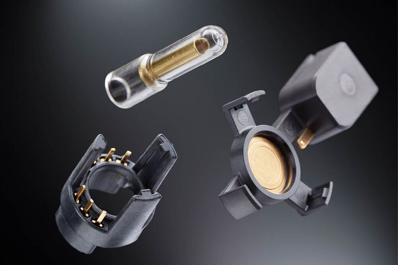 Hybridteile aus Kunststoff und Metall vereinen mehrere Funktionen in einer Komponente und sparen Montageschritte. (Bild: Vogt AG Verbindungstechnik)