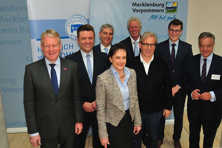 Gruppenbild mit (v.li.) Holger Schwannecke (ZDH), Wilhelm Hülsdonk (ZDK), Staatssekretärin Pirko Kristin Zinnow, Ulrich Fromme (ZDK), Oswald Metzger (Ludwig-Erhard-Stiftung), Christoph Konrad (ZDK). (Zietz)
