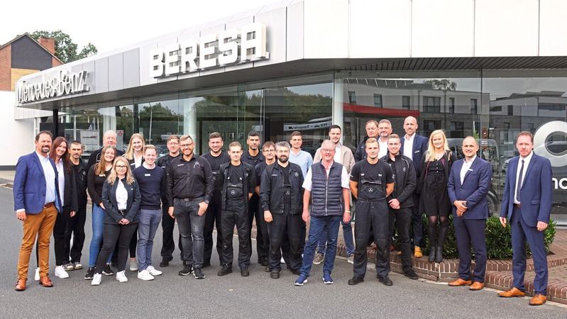 35 Mitarbeiter hat die Beresa-Filiale in Nordhorn. Davon kümmern sich ganze 28 um den Service. Das zeigt, welche Bedeutung der Aftersales hier hat. 35 Mitarbeiter hat die Beresa-Filiale in Nordhorn. Davon kümmern sich ganze 28 um den Service. Das zeigt, welche Bedeutung der Aftersales hier hat.