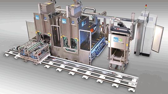 Vollautomatisiertes Reinigen mit Shuttlesystem.(Bild:  BvL Oberflächentechnik GmbH)