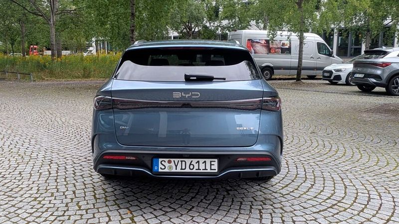 Das Heck wirkt recht wuchtig. (Bild: Mauritz – VCG)