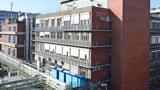 Saltigo investiert aktuell in Leverkusen 60 Millionen Euro, um seine Synthesekapazitäten für Kundenprojekte um etwa ein Drittel zu erweitern. Die schwerpunktmäßig im Zeto (Zentralen Technikum Organisch/Plant 5) laufenden Um- und Ausbauarbeiten im Rahmen des Investitionsprojekts liegen im Plan. Das Projekt soll Ende 2017 abgeschlossen sein. (Saltigo)