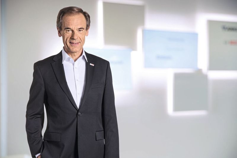Volkmar Denner, CEO von Bosch, thront weiter an der Spitze des Top-100-Rankings, auch weil das Unternehmen technologisch breit aufgestellt ist. So bedient der Zulieferer mit dem automatisierten Fahren ein Thema, das die Abhängigkeit vom Antrieb künftig ausgleichen kann. (Bosch)