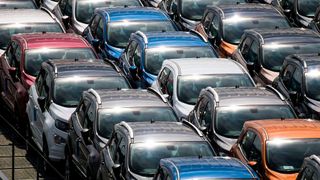 Auch wenn sich die Stimmung in der Autoindustrie gebessert hat: Die Aussichten geben keinen Grund zum Jubeln. Hohe Kosten und Fachkräftemangel setzen den Unternehmen in Deutschland zu, zeigt eine DIHK-Konjunkturumfrage.  (Bild: frei lizenziert)