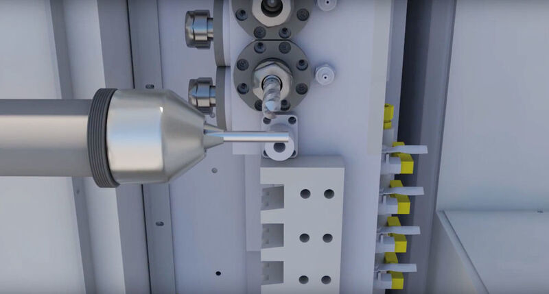 Das Werkstück wird im Bearbeitungszentrum durch Drehen, Fräsen und Gravieren mehrseitig bearbeitet. (Feintechnikschule Schwenningen)