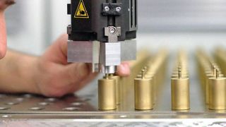 Vielseitig und gleichzeitig individuell sind die Automationslösungen für Handhabungsroboter. Komponenten erleichtern den Einsatz mit Plug-&-play.  (Bild: UR/Bachmann engineering)