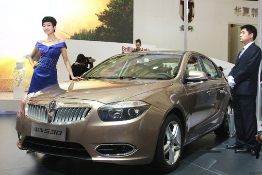 Attraktives Ambiente: Der Brilliance 530 erinnert - nicht nur entfernt - an die 5er-Serie von BMW. (Archiv: Vogel Business Media)