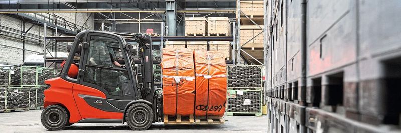 Die neuen Hydrostaten von Linde Material Handling arbeiten im Traglastbereich von 2,0 bis 3,5 t. Mehr Sicherheit und Produktivität durch bessere Sicht ist nur ein Highlight der Verbrenner.(Bild:  Linde-MH)