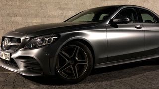 Im Mittelpunkt des Facelifts der neuen C-Klasse steht weniger die Optik, sondern viel mehr die Technik mit frischen Motoren und neuen Assistenzsystemen.  (Jens Scheiner)