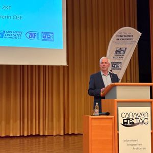 ZKF-Vizepräsident Claus Evels führte als Moderator durch die zwei Tage in Slowenien. (Bild:  Otto - VCG)