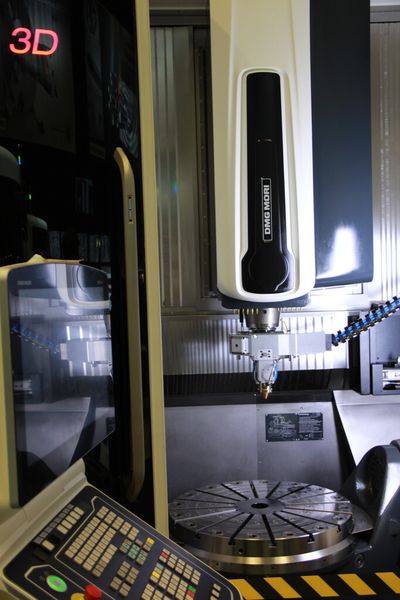Bearbeitungskopf in der Hybridmaschine Lasertec 3D. (Bild: Kroh)