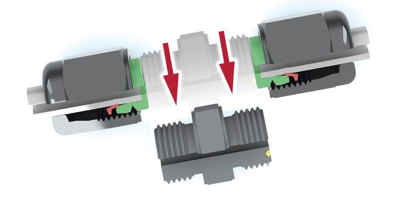Nach dem Lösen der Mutter, kann man die innenliegenden Ringe axial verschieben und den Körper radial aus der Leitung entnehmen, dabei bleiben der Lock-Ring und der Cutting-Ring fest auf dem Rohr sitzen. (Bild: Schwer Fittings)