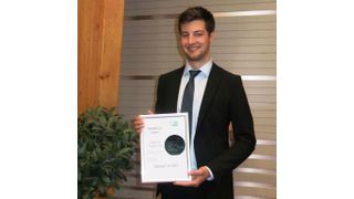 Ausgezeichnete Bachelor-Arbeit: Manuel Strobel von Embedded Office strahlt übers ganze Gesicht. (Bild: Embedded Office)