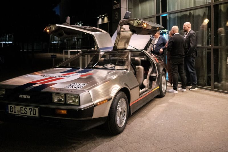 Der Delorian von Agfeo ist immer ein Blickfang. (Bild: CPN / Niklas Christensen)