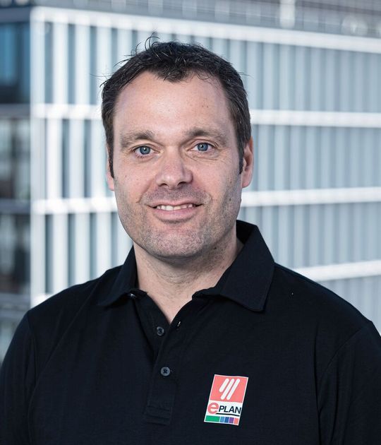 «Unsere User erhalten konkrete Impulse, die ihre Prozesse beschleunigen und vereinfachen – und Entscheider gewinnen Orientierung, Trends und klare Signale für die strategischen Weichenstellungen in ihren Unternehmen», erklärt Jan Fleming, Vice President Customer Journey bei Eplan.(Bild:  Eplan)