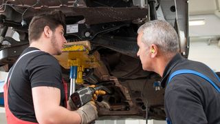 Wenn die Kurzarbeit für Betriebe droht, sind auch die Ausbildungsverhältnisse betroffen. (ProMotor)