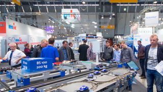 Über Tablet gesteuerter Bandumlauf am Schnaithmann-Stand auf der Motek. (Schnaithmann )