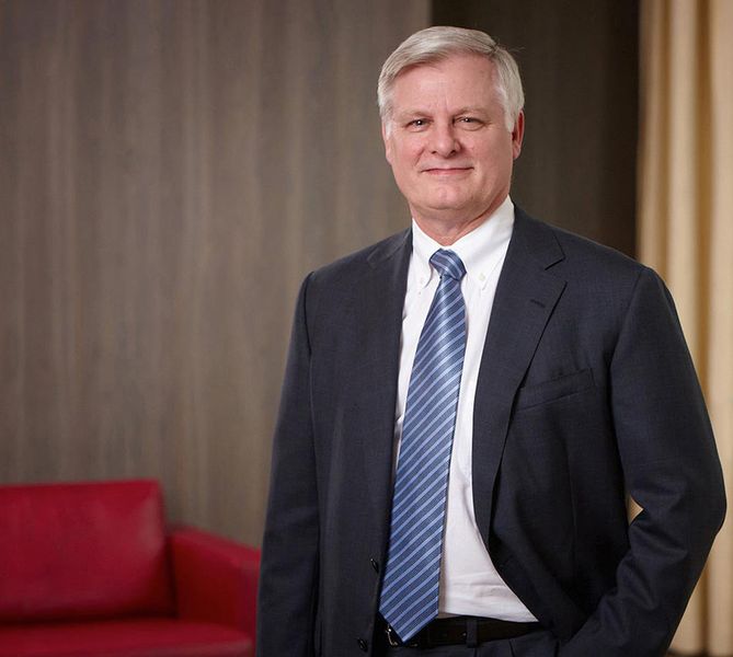 Platz 3: LyondellBasell Industries, Niederlande 
Jim Gallogly ist seit 2008 CEO bei dem niederländischen Chemieunternehmen. Vorher war Gallogly bereits in leitender Position bei Conoco Phillips, ChevronPhillips Chemical und Phillips Petroleum Company tätig.  (Bild: LyondellBasell Industries)