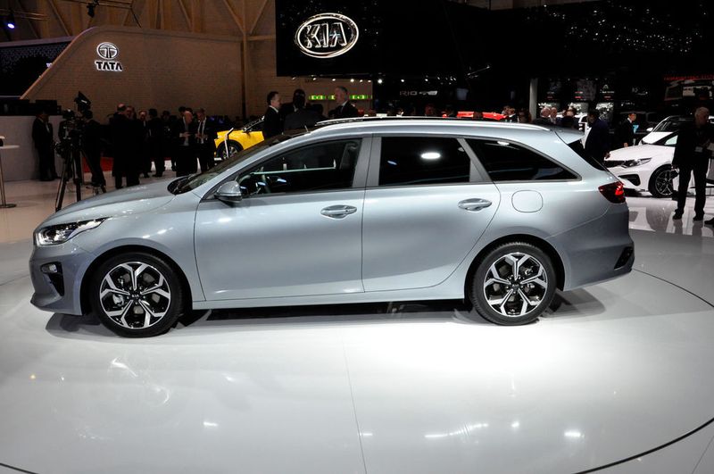 Die Kombivariante Ceed Sportswagon war bereits auf der Messe zu sehen, kommt aber später als der Fünftürer. (Wehner/»kfz-betrieb«)