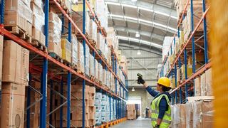 Eine modernisierte IT-Ausstattung der Außendienstmitarbeiter hat direkte Auswirkungen auf die Auftragsabwicklung im Lager. (Bild: hello@wepartnersfiles.com)