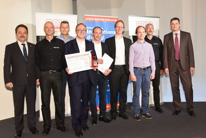 Peter Krause (AMA), Oliver Maiwald, Johan Jansen (Sencio), Dr. Oliver Hayden, Mathias Reisbeck, Lukas Richter (Siemens Healthcare), Dr. Ronald Lehndorff (Sensitec), Ignas van Dommelen (Sencio) und Prof. Dr. Andreas Schütze (Jury/Uni des Saarlandes); v.l.n.r. (AMA / Gillert)