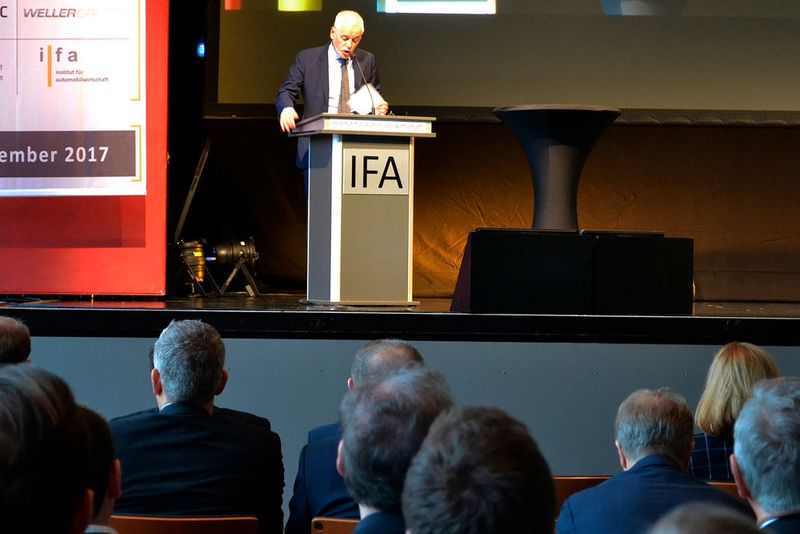 „Die Digitalisierung wird die Autobranche vor größere Herausforderungen stellen als alle anderen Trends wie etwa Elektromobilität“, ist Diez überzeugt. (Bild: Seyerlein)