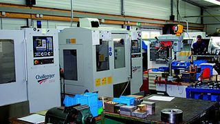 Mittlerweile arbeiten sechs Challenger-Werkzeugmaschinen in der mechanischen Fertigung; die Losgrößen liegen zwischen 10 und 100 Stück. (Archiv: Vogel Business Media)